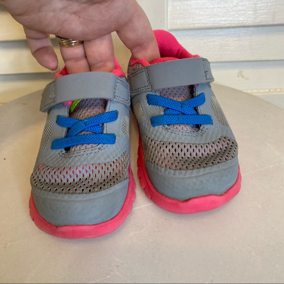 Nike girl toddlers shoes size 6c - Picture 2 of 9